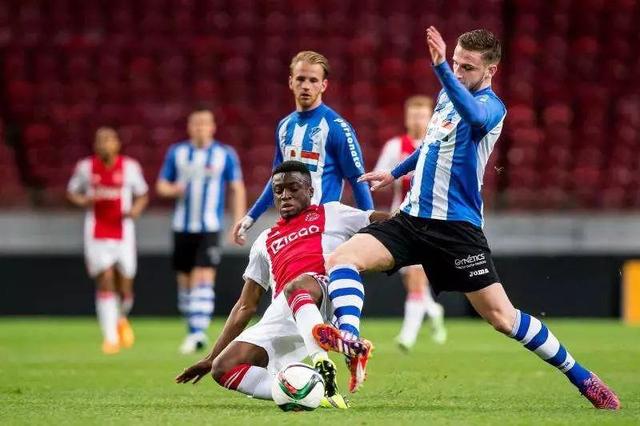 事不仅吸引 事不仅吸引